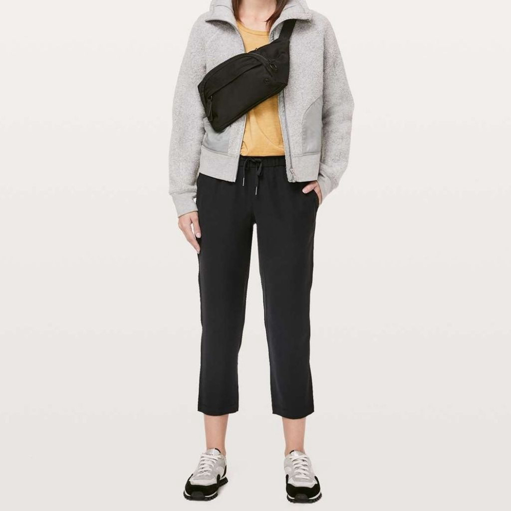 Lululemon On The Fly Crop Pants Woven 23" Black Women's Size 6 Athleisure Travel